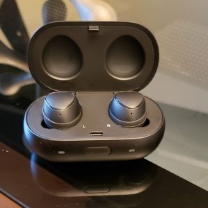 Samsung wireless earbuds
